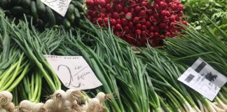 Piețele craiovene, bogăție de legume și verdețuri