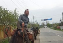 Un elvețian traversează Europa pe măgar