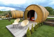 Proiect unic în România, cazare în butoaie în orașul Țicleni din Gorj