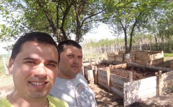 Un tânăr din Gorj are o afacere cu râme roșii de California. Produce îngrășământ organic care poate dubla producția