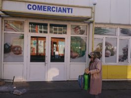 Evitaţi cumpărăturile în pieţe la ore de vârf. Târgul Municipal Craiova îşi restrânge activitatea