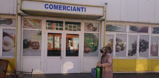 Evitaţi cumpărăturile în pieţe la ore de vârf. Târgul Municipal Craiova îşi restrânge activitatea