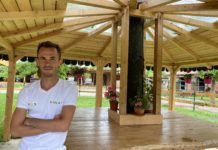 Tânărul Robert Iancu și-a transfornat pasiunea pentru cai într-o afacere. Centrul de Echitație se află pe malul Jiului într-un loc de o frumusețe aparte