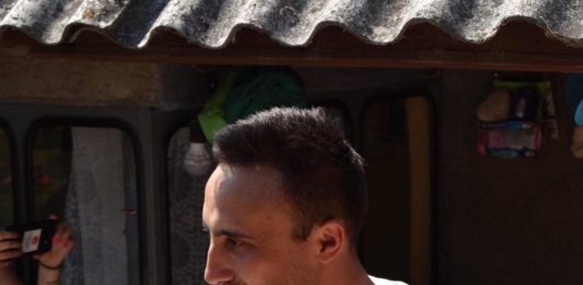 Paine „spoita” cu rosii de gradina si coapta in testuri produse de George Dumitru un tanar de 28 de ani