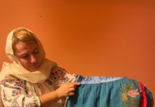 „Aceasta colectie de costume populare reprezinta o parte a sufletului meu”, povesteste Mihaela Olteanu, colectionara de ii si costume populare