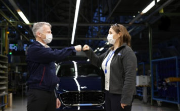 Schimbări de management la Ford România: Ian Pearson se retrage din activitatea profesională; Josephine Payne – prima femeie care va conduce operațiunile de producție ale Ford în România
