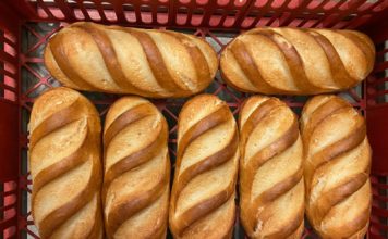 Un producător de produse de panificatie din Craiova a abtinut astăzi atestatul de produs conform retetelor pentru: ”painea alba cu cartof “