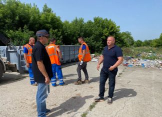 Actiune de igienizarea a zonei Gabru din satul Podari. Primarul, angajatii primariei, consilieri locali și angajați ai investitorilor Clariant si Getec au strâns astazi tone de gunoaie. Abandonul deșeurilor este strict interzis iar institutia primarului va lua masuri de sanctionare pentru cei care vor fi prinsi in asfel de situatii