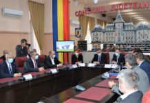 Contractul de finanțare din fonduri europene pentru proiectul în valoare totală de aproximativ 97 de milioane de euro privind extinderea și modernizarea Aeroportului Internațional Craiova (AIC), demers care include construirea unui nou terminal pentru pasageri, a fost semnat joi, la sediul Consiliului Județean (CJ) Dolj