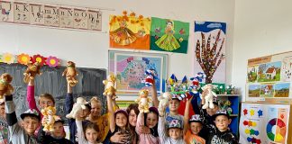 Copiii Școlii Gimnaziale „Eufrosina Popescu” din comuna Botoșești-Paia au primit astăzi cadouri din partea Asociației Ziarul Sănătatea și a Băncii pentru Alimente Craiova