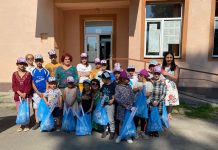 Astăzi elevii Școlii Gimnaziale din localitatea Gogoșu au primit rechizite, jucării și dulciuri din partea Asociației Ziarul Sănătatea și a Băncii pentru Alimente Craiova