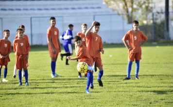 Cea de-a doua ediție a competiției sportive „Olimpiada de fotbal“, organizată de Consiliul Județean Dolj, prin Clubul Sportiv Județean Știința „U“ Craiova, în colaborare cu Inspectoratul Școlar Județean, a debutat, duminică, în comuna Ișalnița