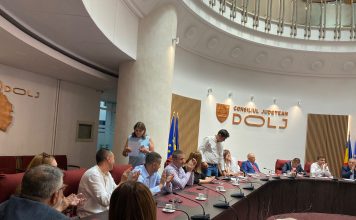 Astăzi, la sediul Consiliului Județean Dolj, a avut loc ceremonia de înmânare a certificatelor constatatoare a calității de ales, la scrutinul electoral din 9 iunie, pentru funcția de consilier județean.