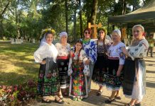 Evenimentul „Craiova se îmbracă în ie” s-a desfășurat în Parcul „Nicolae Romanescu“ și a cuprins expoziții, ateliere, tradiționala paradă a iei și spectacol de muzică populară