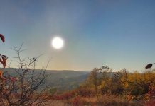 În tradiția populară românească, luna octombrie se numește Brumărel