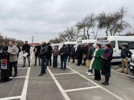 Primarii comunele: Grecești, Predești, Sadova, Negoi, Plenița, Piscu Vechi, Măceșu de Sus, Lipovu și Teasc au primit noile microbuze electrice pentru transportul școlar