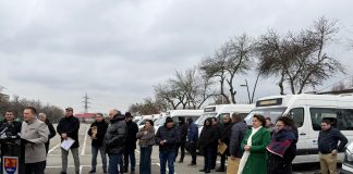 Primarii comunele: Grecești, Predești, Sadova, Negoi, Plenița, Piscu Vechi, Măceșu de Sus, Lipovu și Teasc au primit noile microbuze electrice pentru transportul școlar