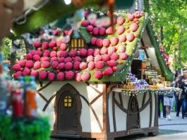 Cu holograme, iluminat feeric și căsuțe decorate spectaculos, Târgul de Paște Craiova se transformă, anul acesta, în tărâmul basmelor